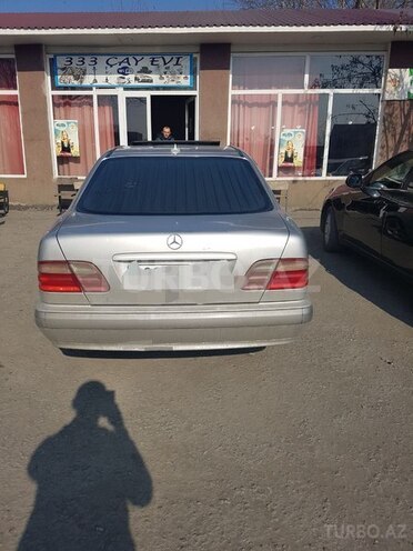 Mercedes E 200 1999, 380,000 km - 0.2 л - Zaqatala