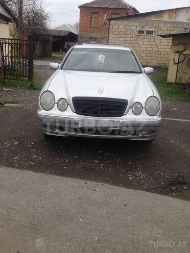 Mercedes E 200 1999, 380,000 km - 0.2 л - Zaqatala