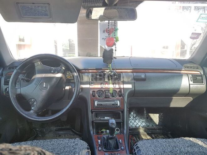 Mercedes E 200 1999, 380,000 km - 0.2 л - Zaqatala