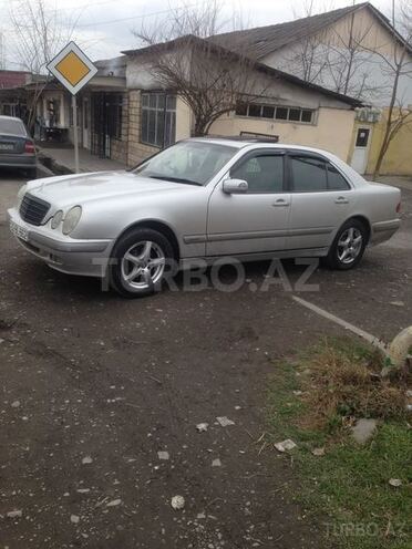 Mercedes E 200 1999, 380,000 km - 0.2 л - Zaqatala