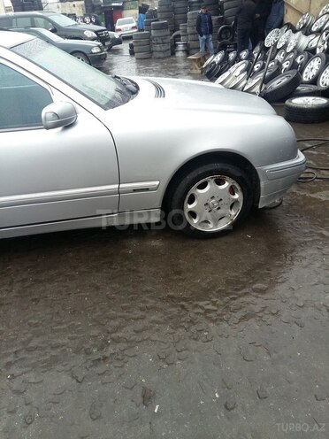 Mercedes E 270 2000, 204,000 km - 2.7 l - Bakı