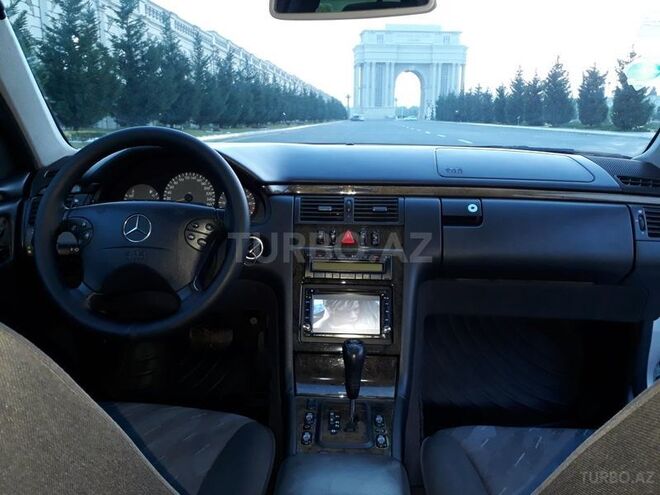 Mercedes E 280 2000, 226,000 km - 2.8 l - Gəncə
