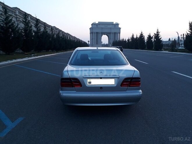 Mercedes E 280 2000, 226,000 km - 2.8 l - Gəncə
