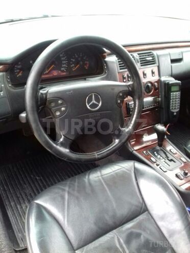 Mercedes E 280 1997, 3,033 km - 2.8 л - Qazax