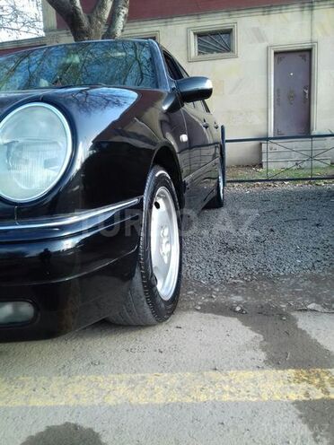 Mercedes E 280 1997, 3,033 km - 2.8 л - Qazax