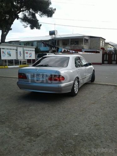 Mercedes E 270 2000, 267,000 km - 2.7 l - Bərdə