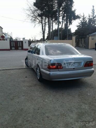 Mercedes E 270 2000, 267,000 km - 2.7 l - Bərdə
