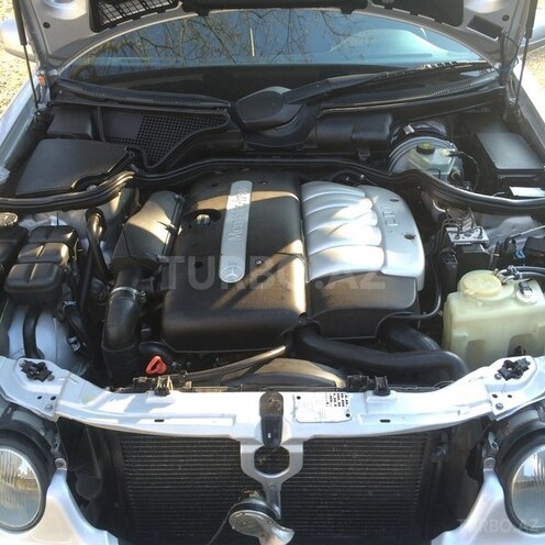 Mercedes E 270 2000, 267,000 km - 2.7 l - Bərdə
