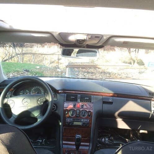 Mercedes E 270 2000, 267,000 km - 2.7 l - Bərdə