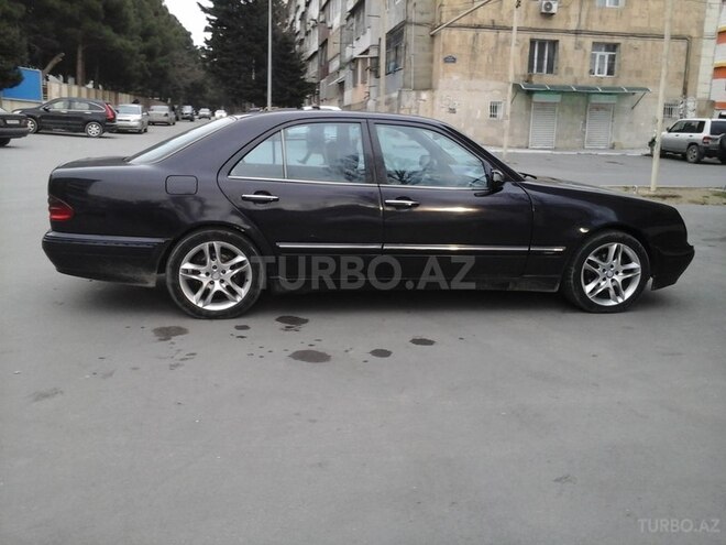 Mercedes E 220 1999, 300,000 km - 2.2 l - Bakı