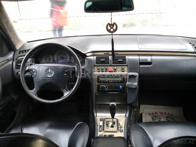 Mercedes E 220 1999, 300,000 km - 2.2 l - Bakı