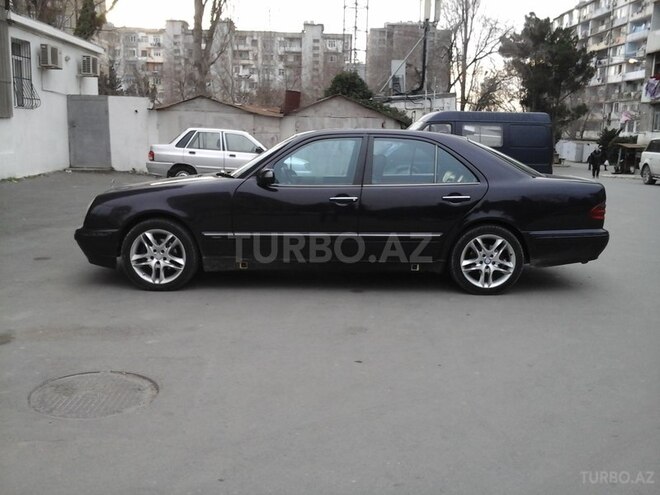 Mercedes E 220 1999, 300,000 km - 2.2 l - Bakı
