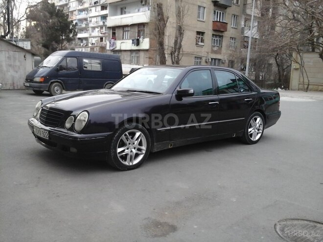 Mercedes E 220 1999, 300,000 km - 2.2 l - Bakı