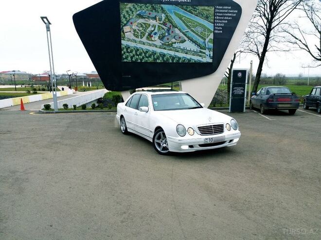 Mercedes E 240 2001, 198,000 km - 2.4 l - Bakı