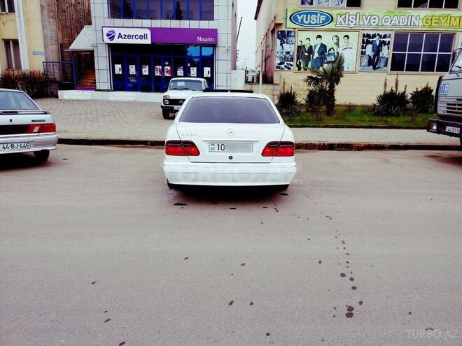 Mercedes E 240 2001, 198,000 km - 2.4 l - Bakı