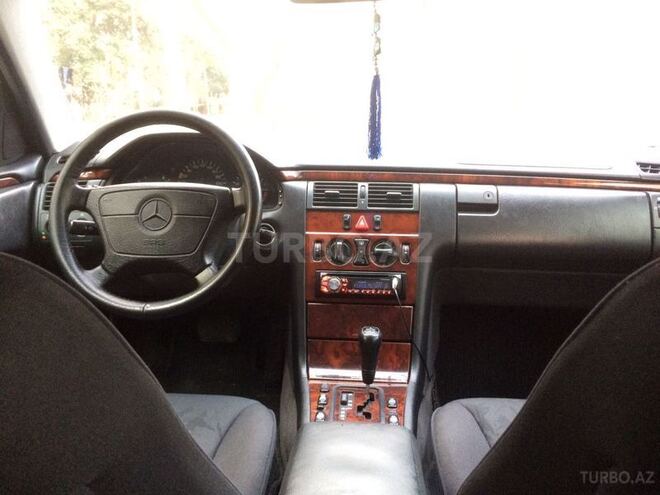 Mercedes E 240 1998, 233,000 km - 2.4 л - Bakı