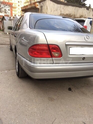 Mercedes E 240 1998, 233,000 km - 2.4 л - Bakı