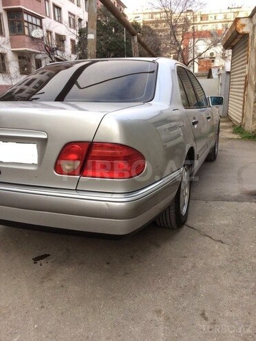 Mercedes E 240 1998, 233,000 km - 2.4 л - Bakı