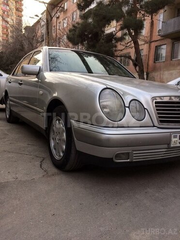 Mercedes E 240 1998, 233,000 km - 2.4 л - Bakı