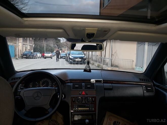 Mercedes E 230 1997, 239,000 km - 2.3 л - Bakı
