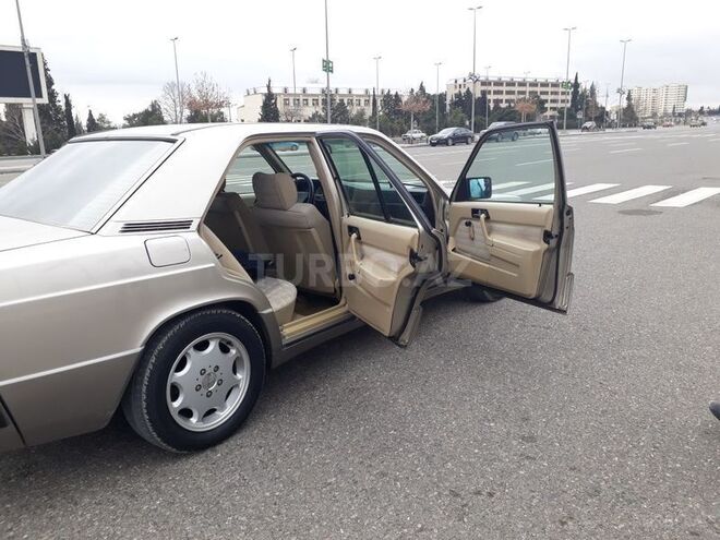 Mercedes 190 1992, 300,000 km - 2.0 l - Gəncə