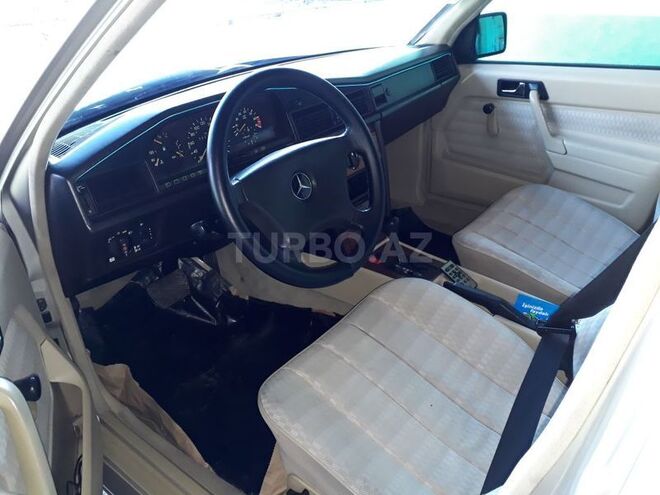 Mercedes 190 1992, 300,000 km - 2.0 l - Gəncə