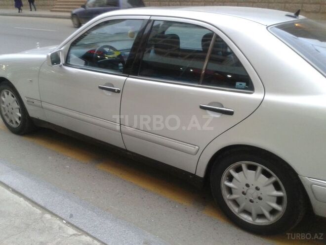 Mercedes E 200 1998, 320,000 km - 2.0 l - Bakı