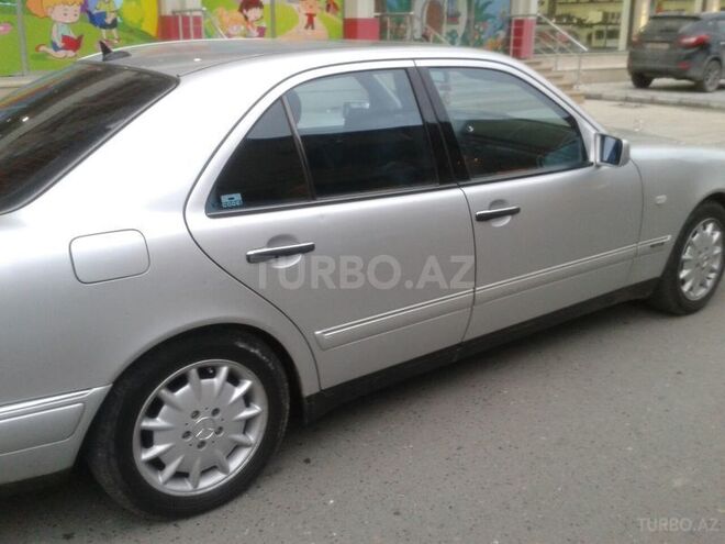 Mercedes E 200 1998, 320,000 km - 2.0 l - Bakı