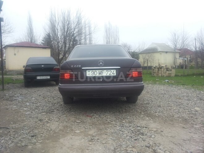 Mercedes E 220 1994, 354,654 km - 2.2 l - Beyləqan