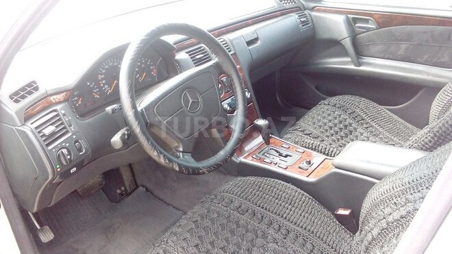 Mercedes E 180 1997, 235,000 km - 2.0 l - Bakı