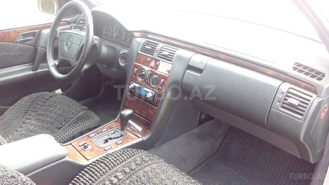 Mercedes E 180 1997, 235,000 km - 2.0 l - Bakı