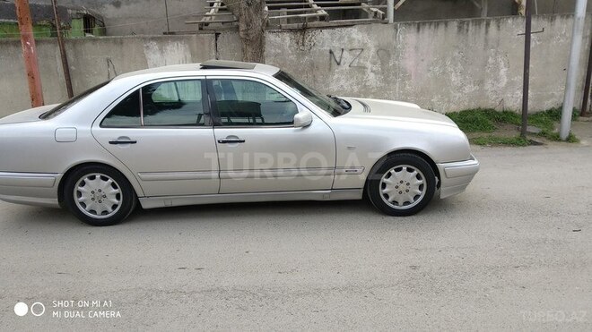 Mercedes E 230 1995, 290,000 km - 2.3 л - Bakı