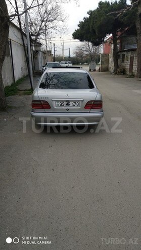 Mercedes E 230 1995, 290,000 km - 2.3 л - Bakı