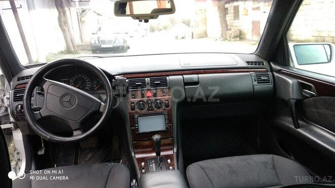Mercedes E 230 1995, 290,000 km - 2.3 л - Bakı