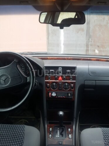 Mercedes C 200 1996, 560,000 km - 2.0 l - Quba