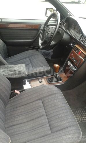 Mercedes E 220 1993, 332,670 km - 0.2 л - Xırdalan