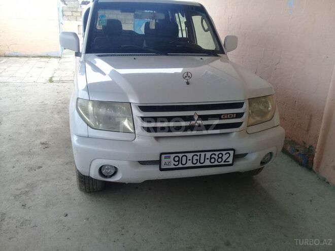 Mitsubishi Pajero 2000, 200,000 km - 2.0 l - Salyan