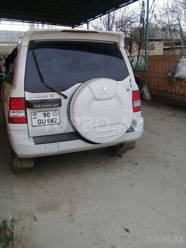 Mitsubishi Pajero 2000, 200,000 km - 2.0 l - Salyan