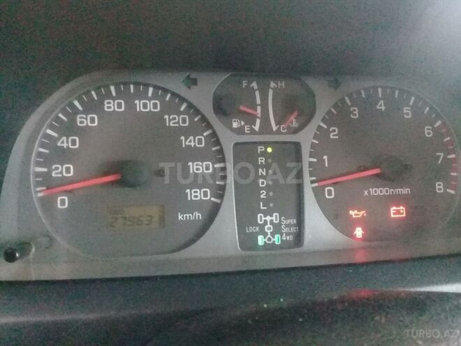 Mitsubishi Pajero 2000, 200,000 km - 2.0 l - Salyan