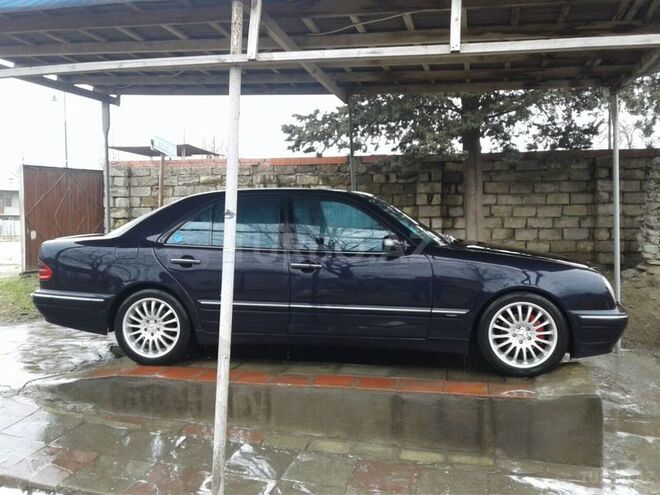 Mercedes E 220 2000, 330,000 km - 2.2 l - Astara