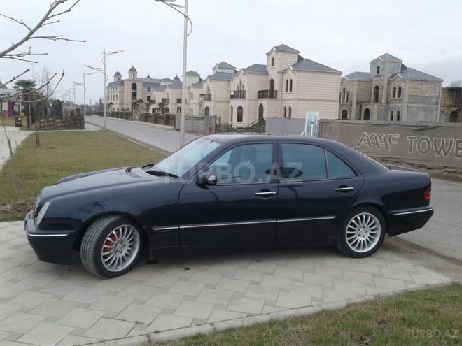 Mercedes E 220 2000, 330,000 km - 2.2 l - Astara
