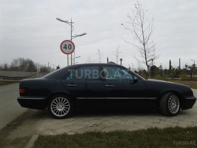 Mercedes E 220 2000, 330,000 km - 2.2 l - Astara