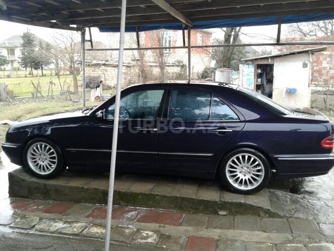 Mercedes E 220 2000, 330,000 km - 2.2 l - Astara