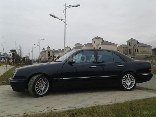 Mercedes E 220 2000, 330,000 km - 2.2 l - Astara