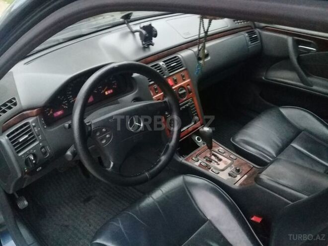 Mercedes E 240 2000, 267,000 km - 2.4 л - Bakı
