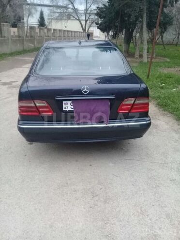 Mercedes E 240 2000, 267,000 km - 2.4 л - Bakı
