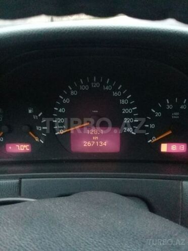 Mercedes E 240 2000, 267,000 km - 2.4 л - Bakı