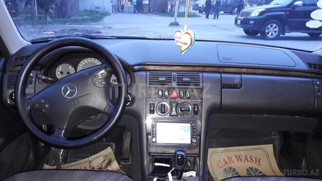 Mercedes E 220 2001, 290,000 km - 2.2 l - Bakı