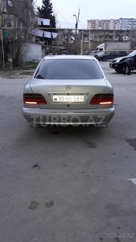 Mercedes E 220 2001, 290,000 km - 2.2 l - Bakı