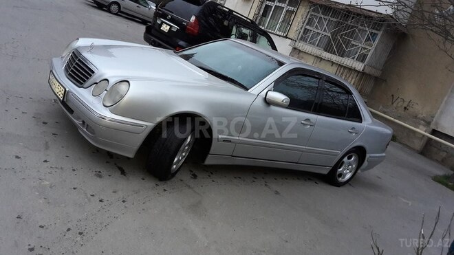 Mercedes E 220 2001, 290,000 km - 2.2 l - Bakı